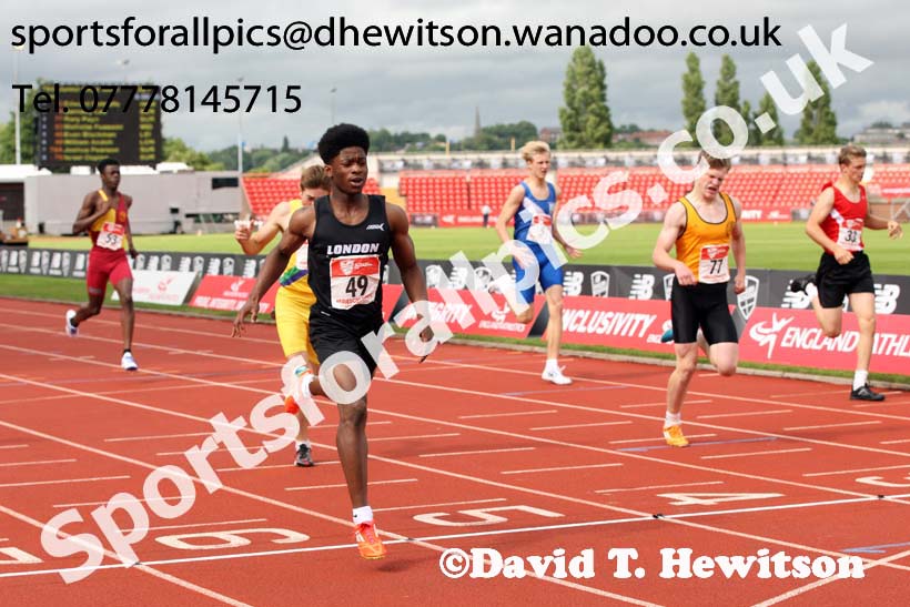 Junior boys 300 metres, English Schools Track and Field. Photo: David T. Hewitson/Sports for All Pics